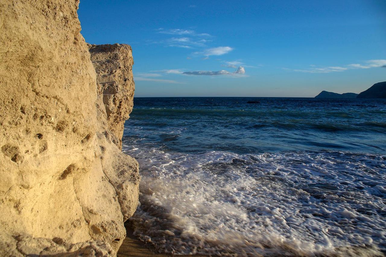 La Palmera. El Amanecer En El Parque Natural Agua Amarga  Exteriér fotografie