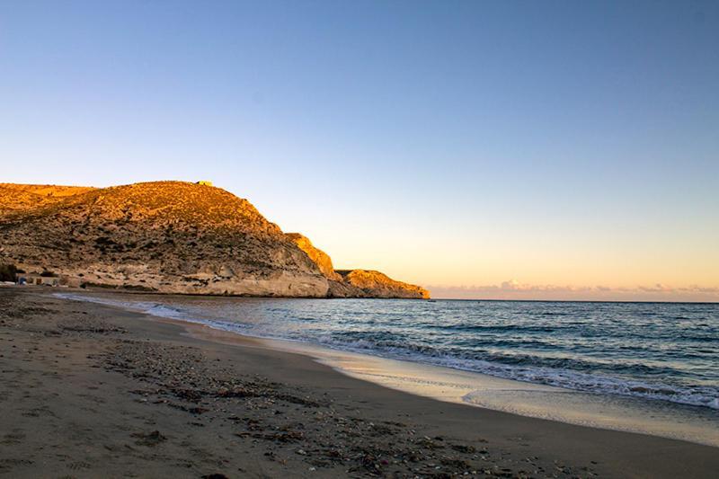 La Palmera. El Amanecer En El Parque Natural Agua Amarga  Exteriér fotografie