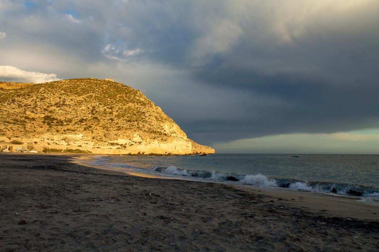 La Palmera. El Amanecer En El Parque Natural Agua Amarga  Exteriér fotografie